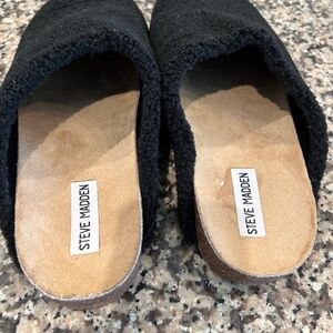 Steve Madden faux and leather slip on size 11